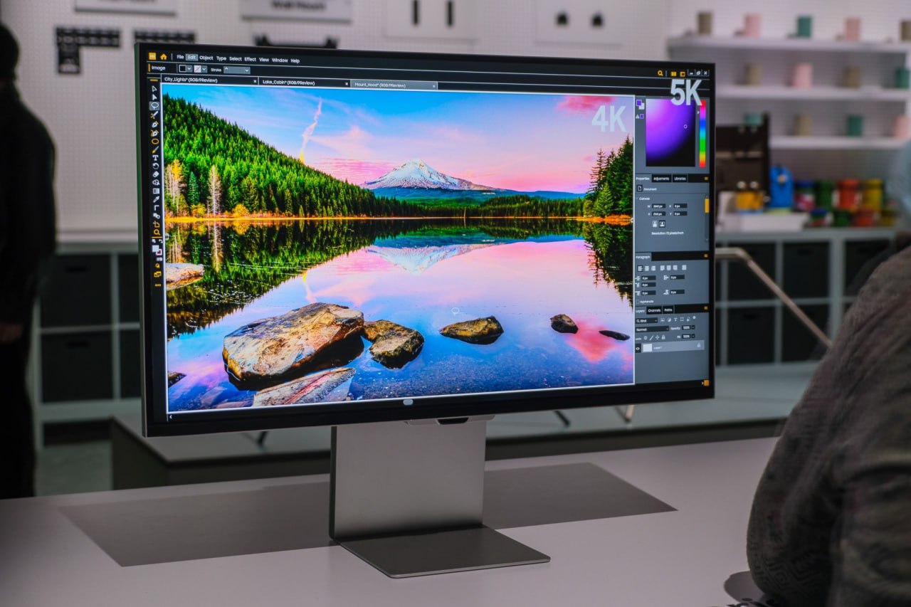 Read more about the article Top 10 Monitors for Content Creators in 2024